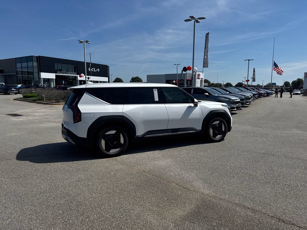 New 2024 Kia EV9 Light RWD image 3