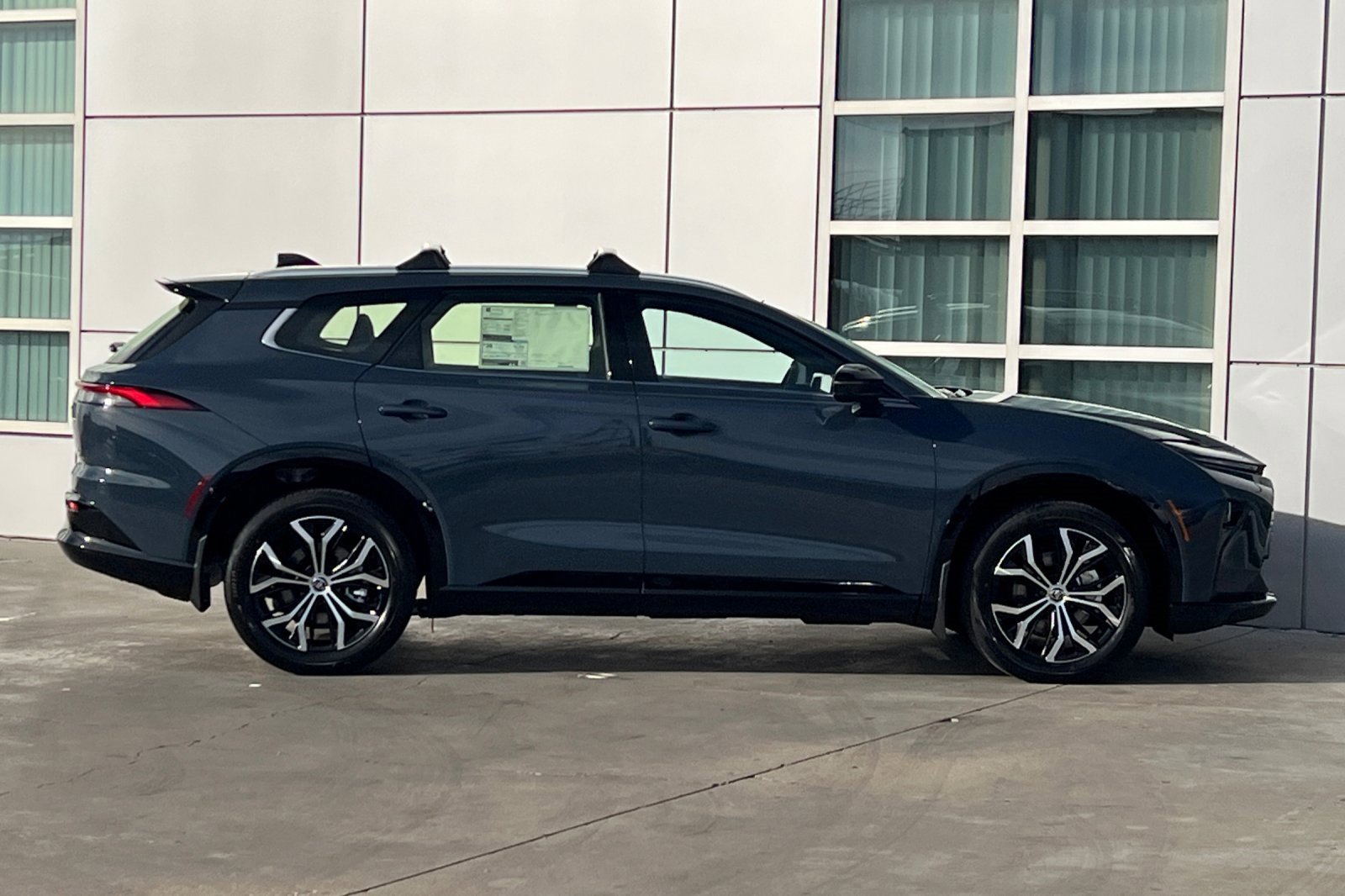 New 2025 Toyota Crown Signia image 3