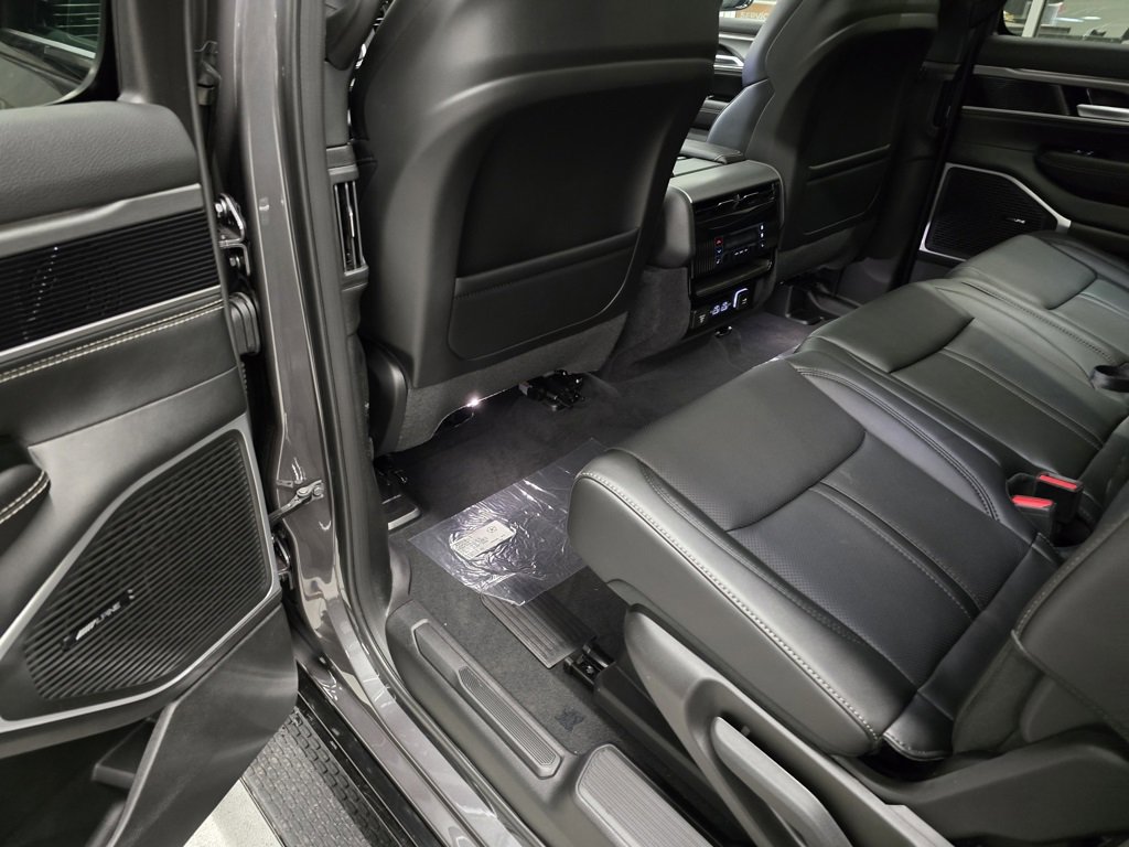 New 2025 Jeep Wagoneer L Series II w/ Premium Group I image 31