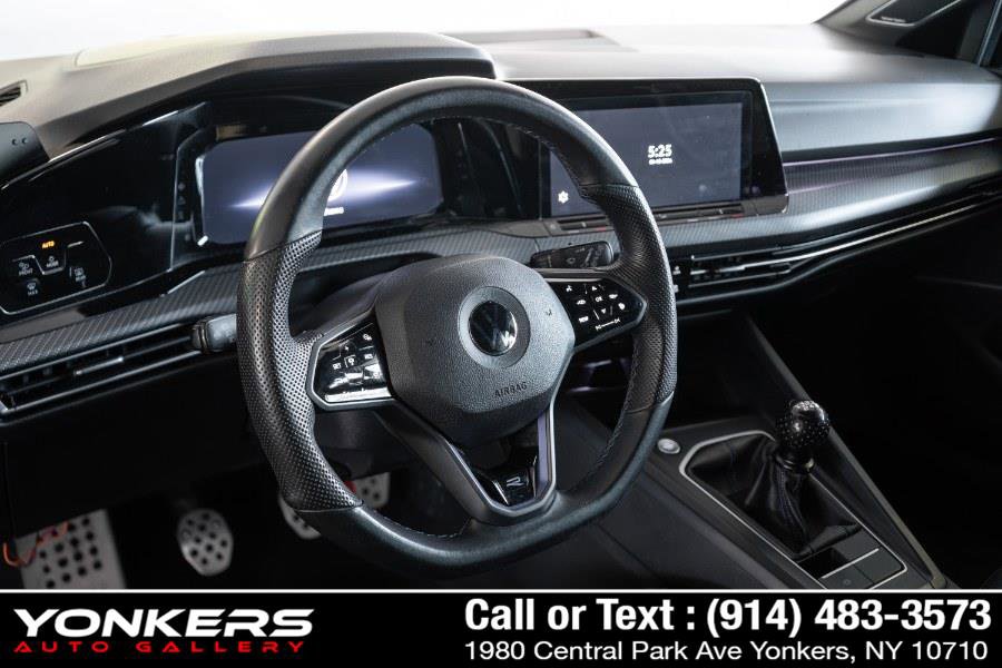 Used 2022 Volkswagen Golf R image 4