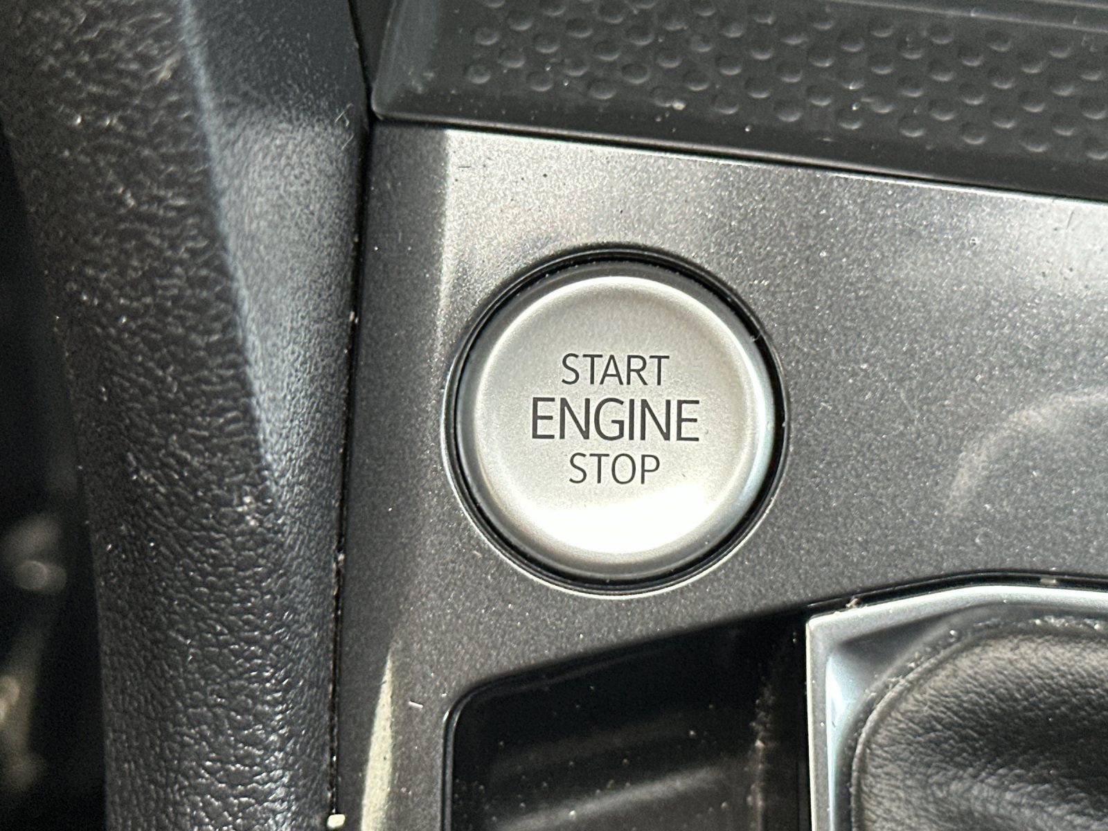 Used 2023 Volkswagen Tiguan SE FWD image 25