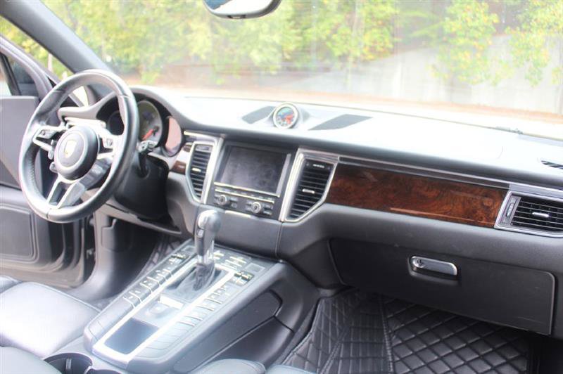 Used 2016 Porsche Macan S image 18