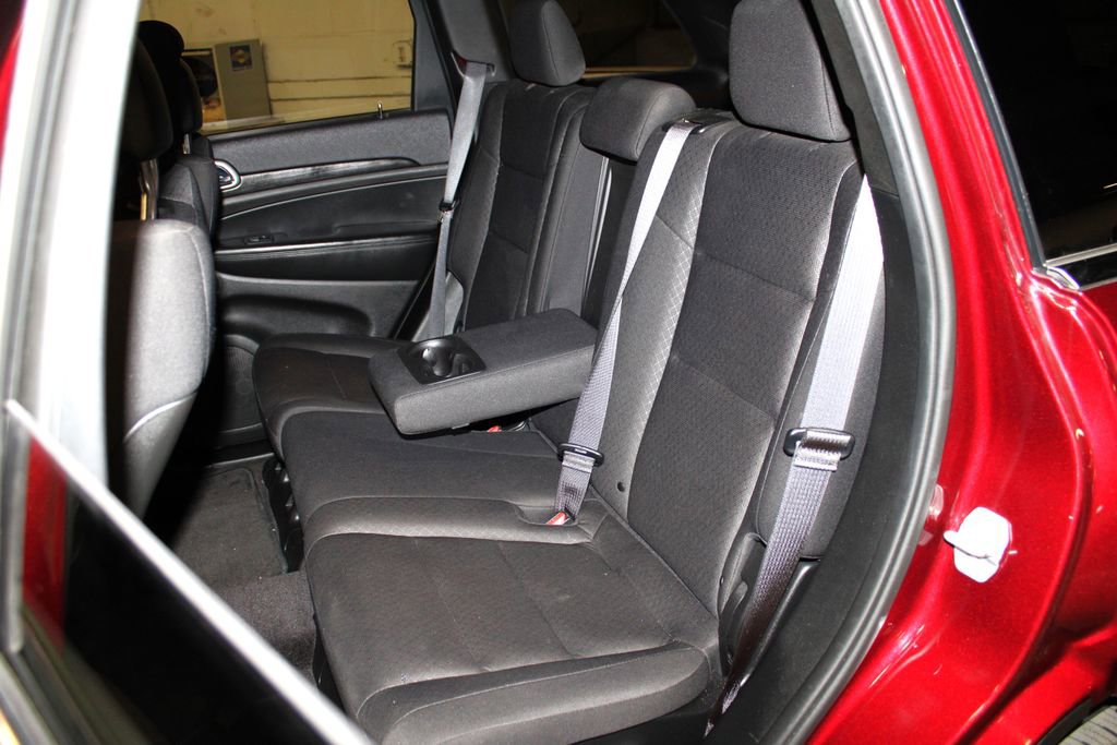 Used 2019 Jeep Grand Cherokee Laredo image 23