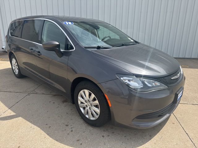 Used 2018 Chrysler Pacifica L image 2