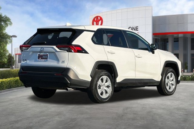 Used 2025 Toyota RAV4 LE AWD/4WD image 5