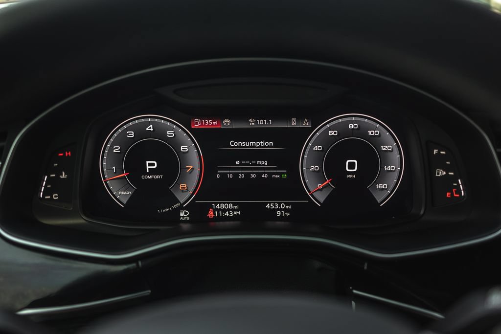 Used 2025 Audi Q8 Premium Plus AWD/4WD image 12