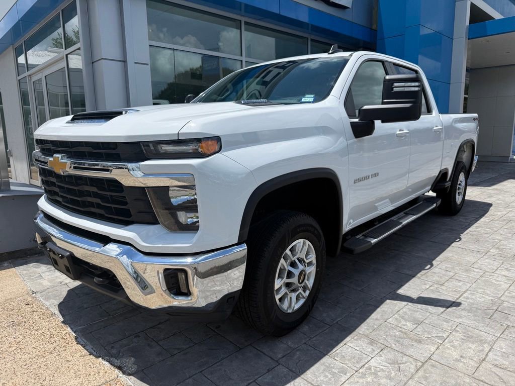 Used 2025 Chevrolet Silverado 2500 LT w/ Convenience Package AWD/4WD image 1