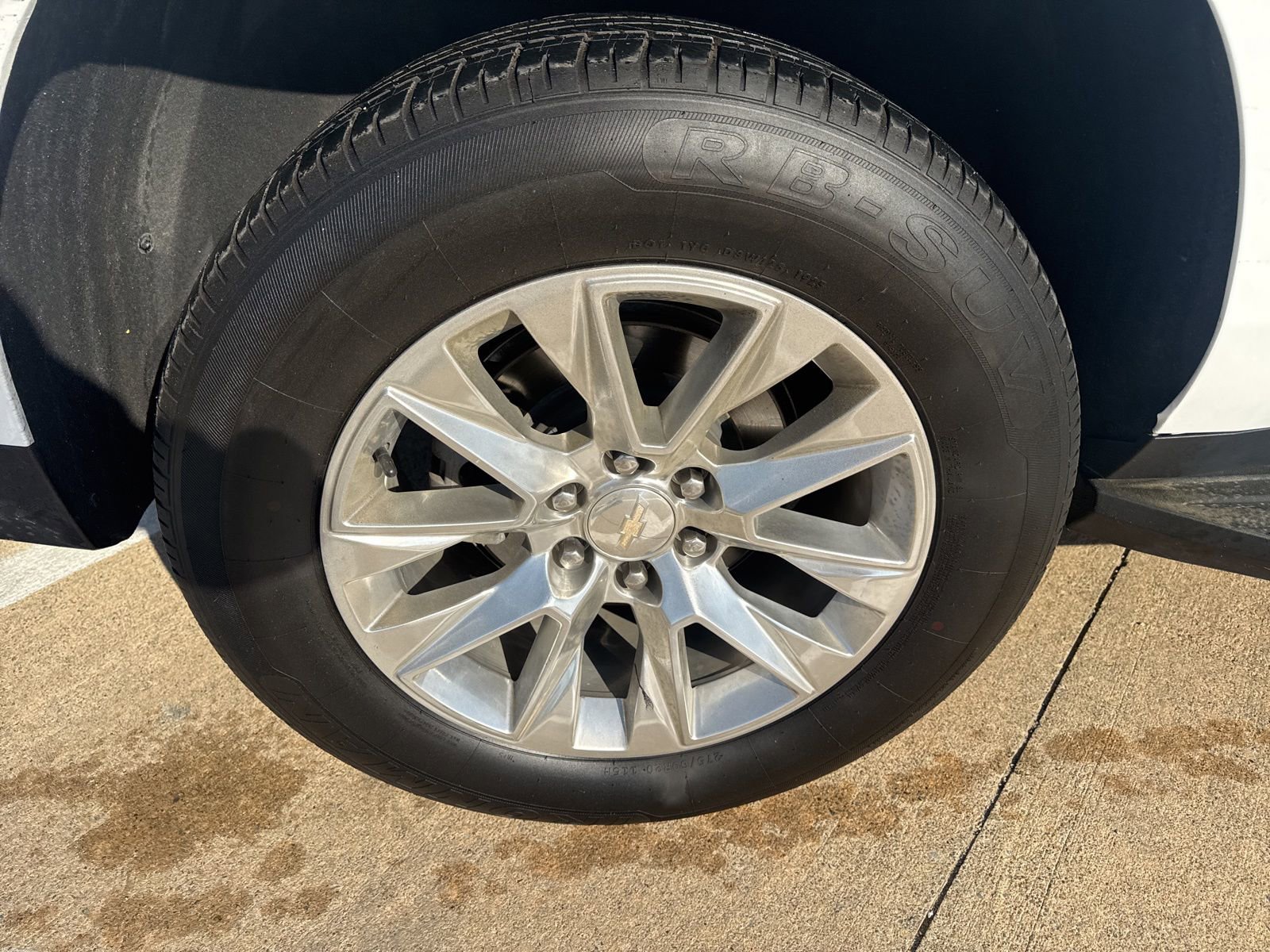 Used 2023 Chevrolet Suburban Premier image 9