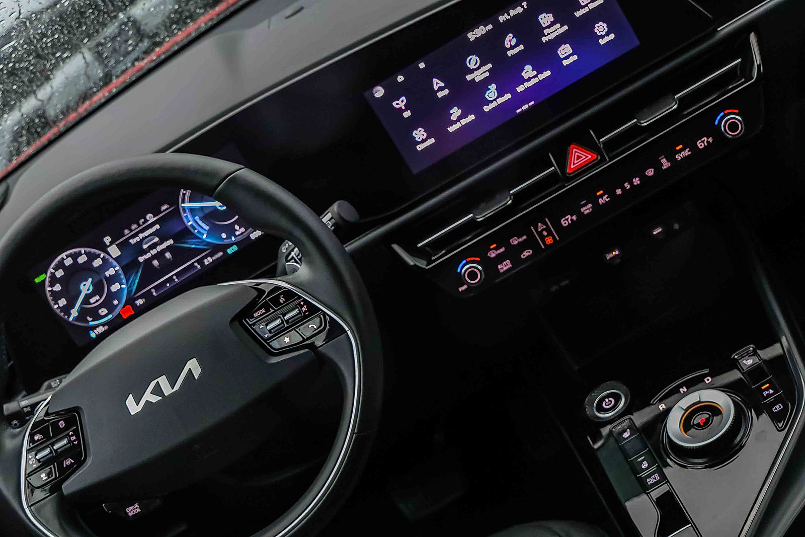 Certified 2024 Kia Niro Wind w/ Wind Preserve Package FWD image 19