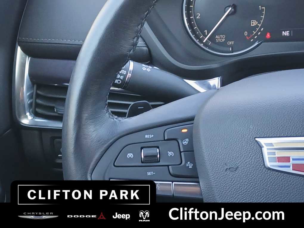 Used 2022 Cadillac XT4 Luxury w/ Cold Weather Package image 22