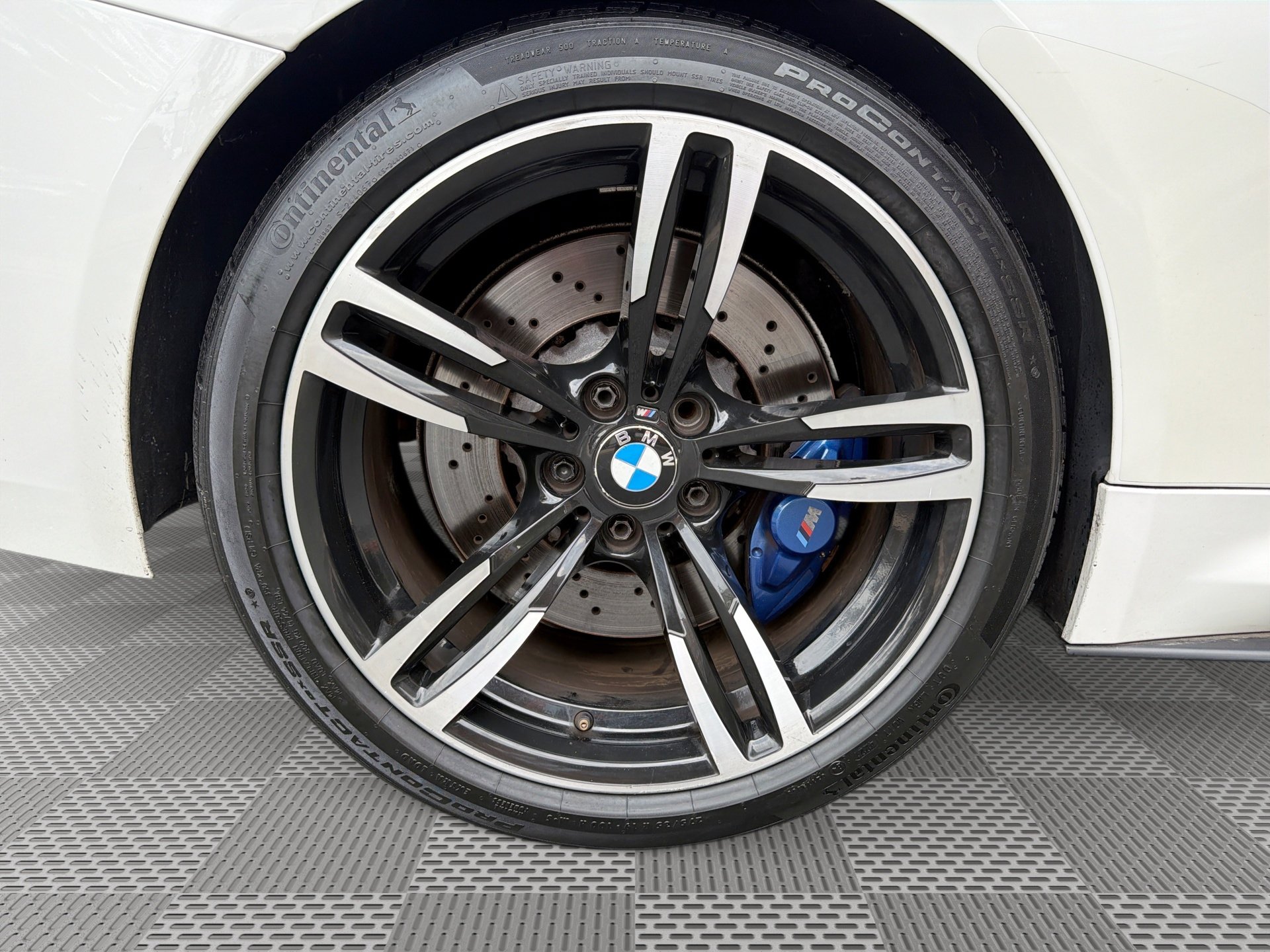 Used 2018 BMW M4 Coupe w/ Ultimate Package RWD image 30