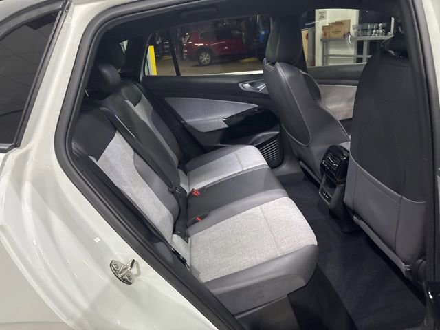 Used 2023 Volkswagen ID.4 Pro image 32