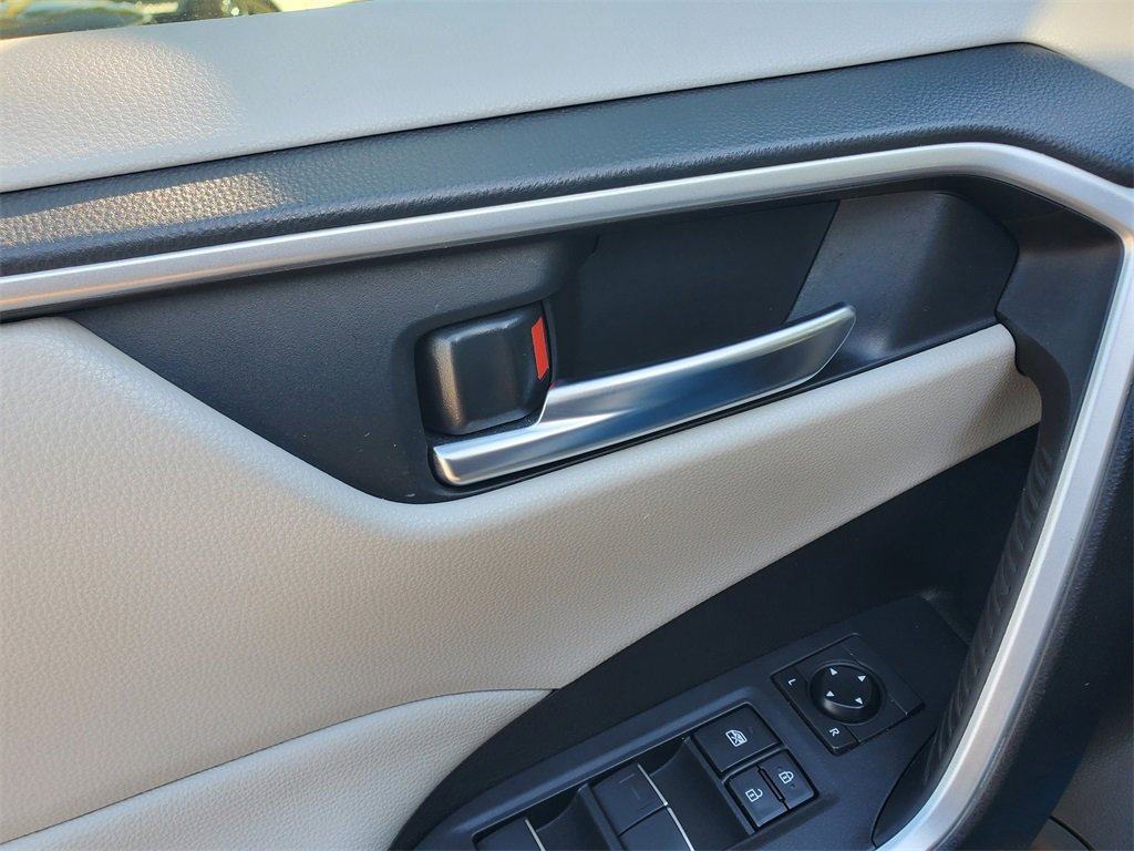 Used 2020 Toyota RAV4 XLE Premium image 20