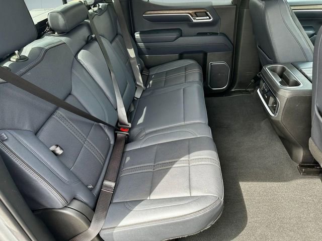 Used 2023 Chevrolet Silverado 1500 High Country w/ Technology Package AWD/4WD image 28