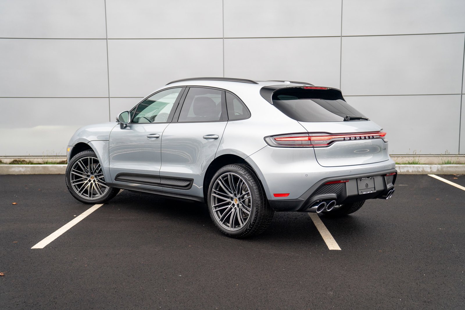 Certified 2026 Porsche Macan AWD/4WD image 3