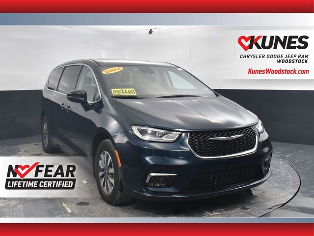 Used 2024 Chrysler Pacifica Select