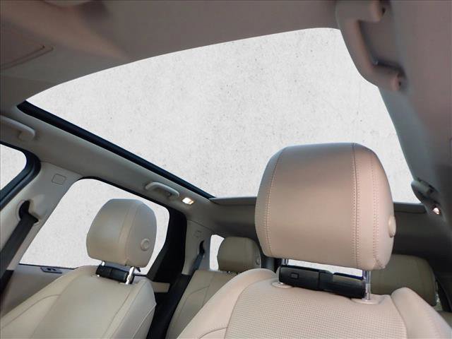 Used 2020 Land Rover Discovery Sport SE image 14