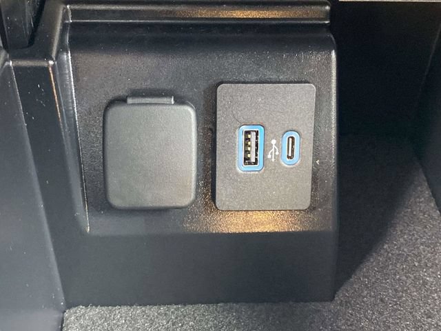 Used 2024 Ford Explorer XLT w/ Equipment Group 202A AWD/4WD image 29