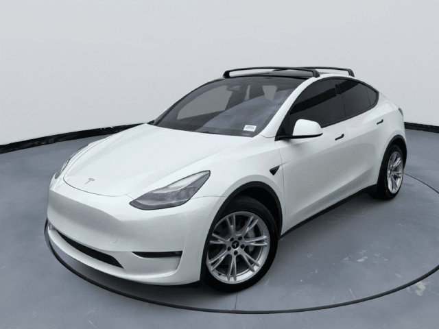 Used 2024 Tesla Model Y Long Range AWD/4WD image 1