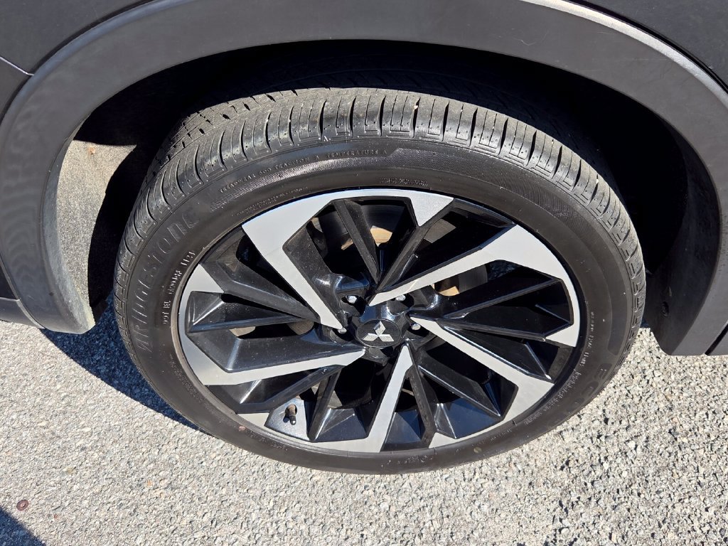 Used 2024 Mitsubishi Outlander AWD image 14