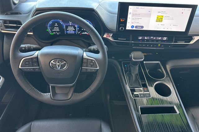 Used 2026 Toyota Sienna XLE Woodland Edition AWD/4WD image 17
