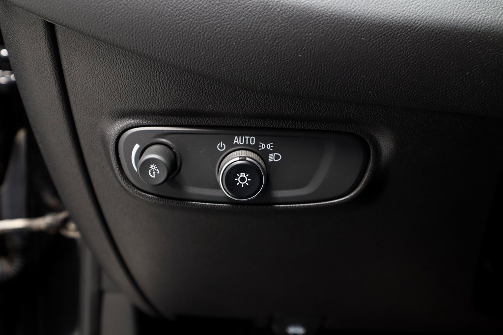 Used 2022 Chevrolet Equinox RS w/ Infotainment Package image 27