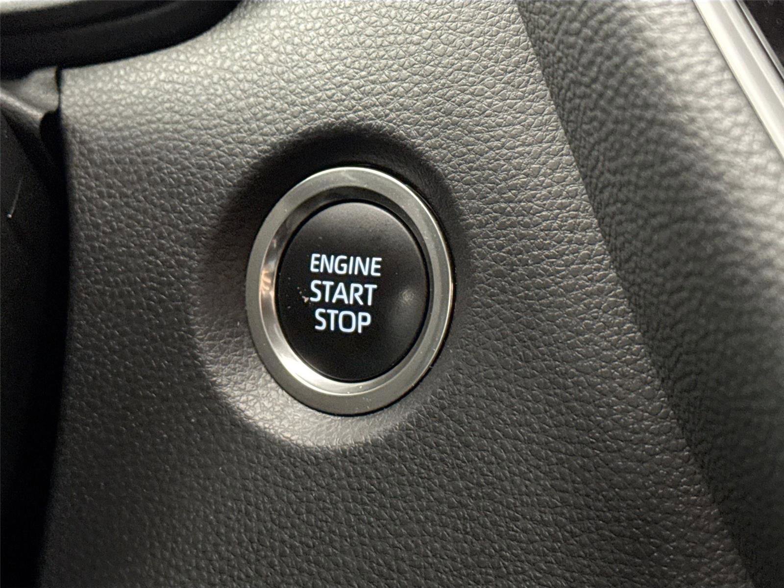 Certified 2025 Toyota Corolla SE image 21