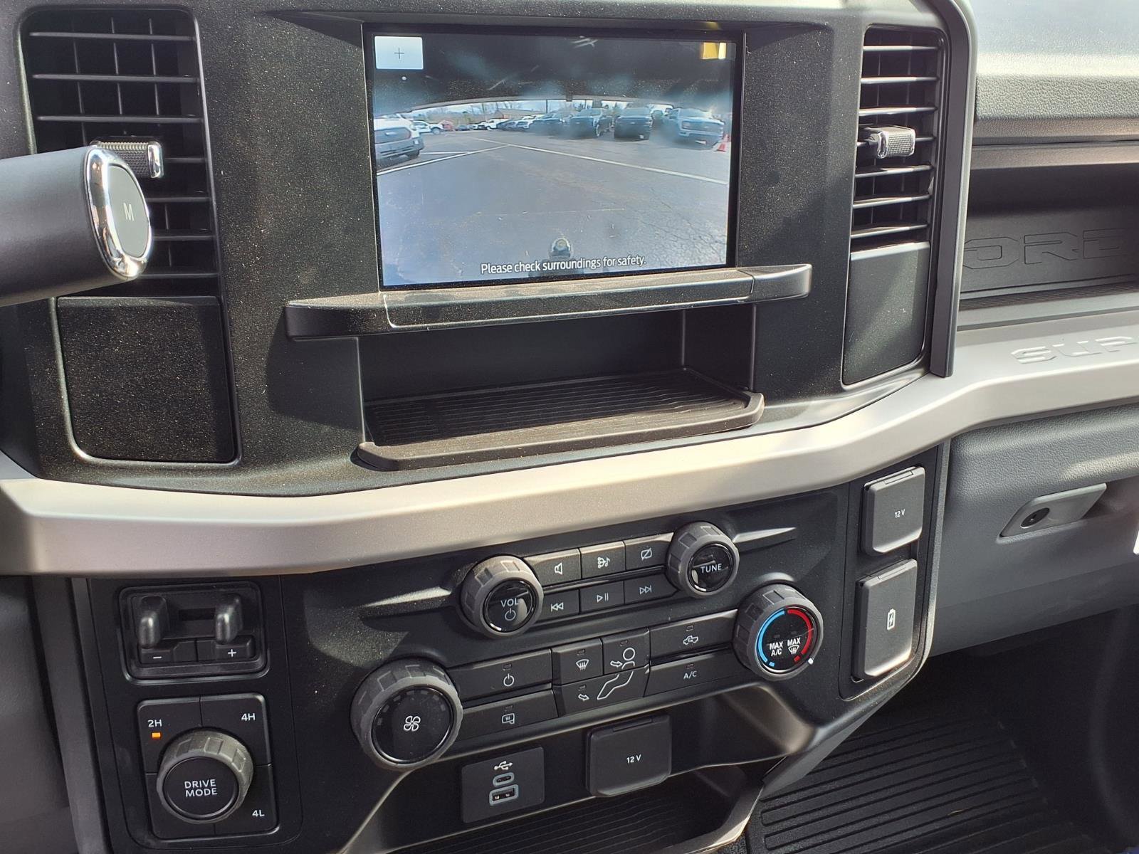 Used 2023 Ford F550 4x4 Regular Cab Super Duty image 27