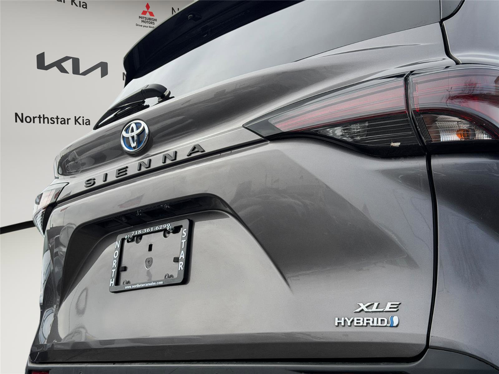 Used 2023 Toyota Sienna XLE image 30