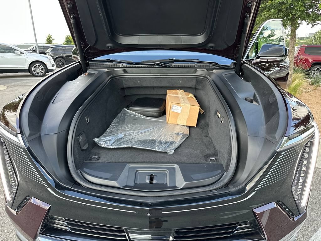 Certified 2025 Cadillac Escalade IQ Luxury 2 w/ LPO, Premium Carpet Package AWD/4WD image 19