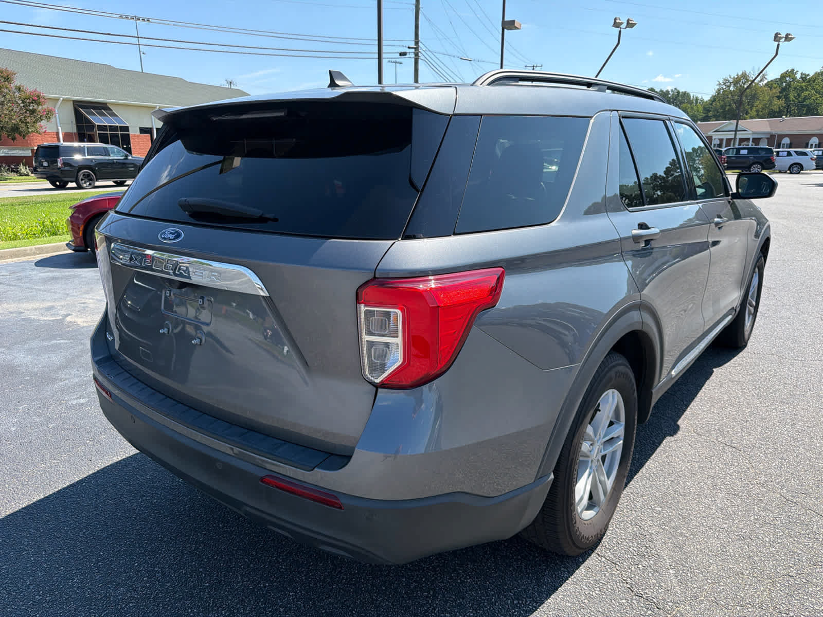 Used 2023 Ford Explorer XLT RWD image 3
