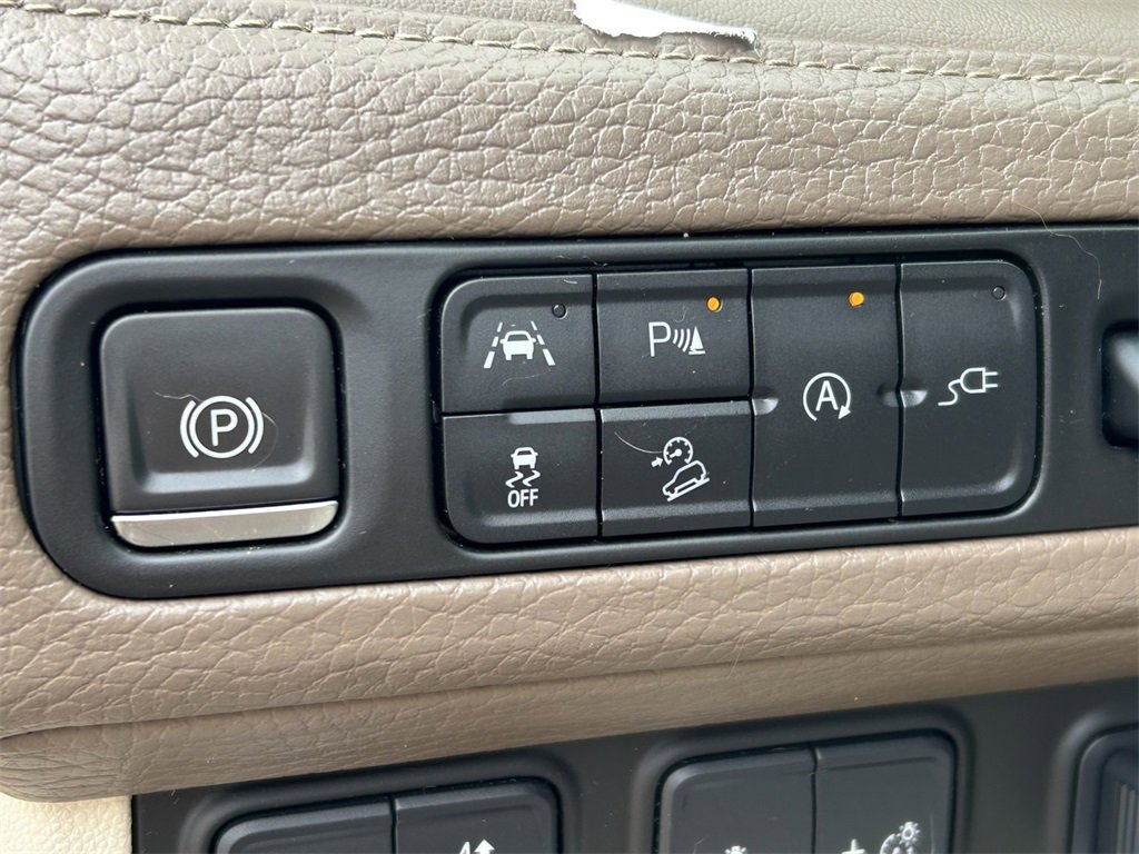 Used 2021 GMC Yukon Denali w/ Denali Ultimate Package image 29