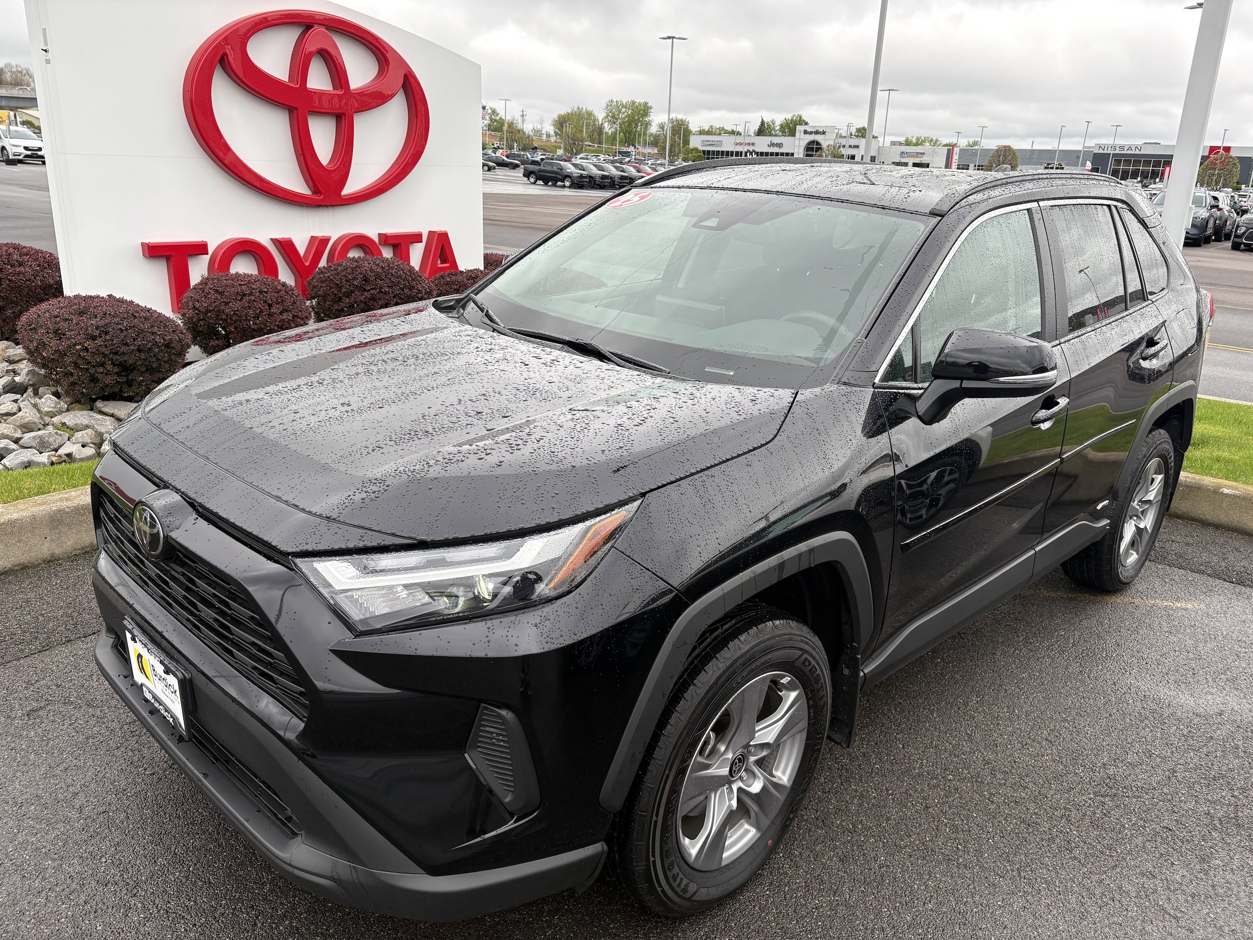 Certified 2025 Toyota RAV4 XLE AWD/4WD image 1
