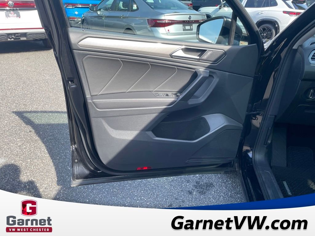 Used 2022 Volkswagen Tiguan SE image 11