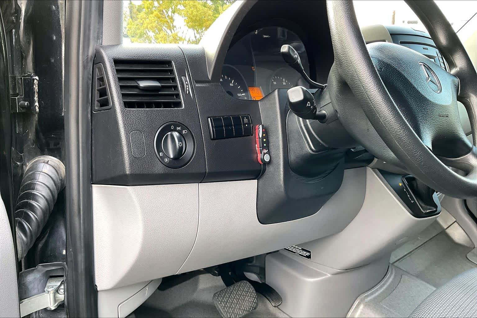 Used 2018 Mercedes-Benz Sprinter 2500 image 32