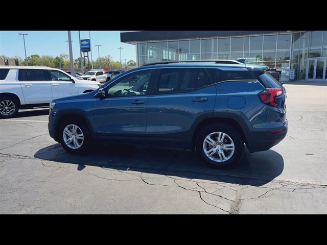Used 2024 GMC Terrain SLE w/ Driver Convenience Package FWD image 6