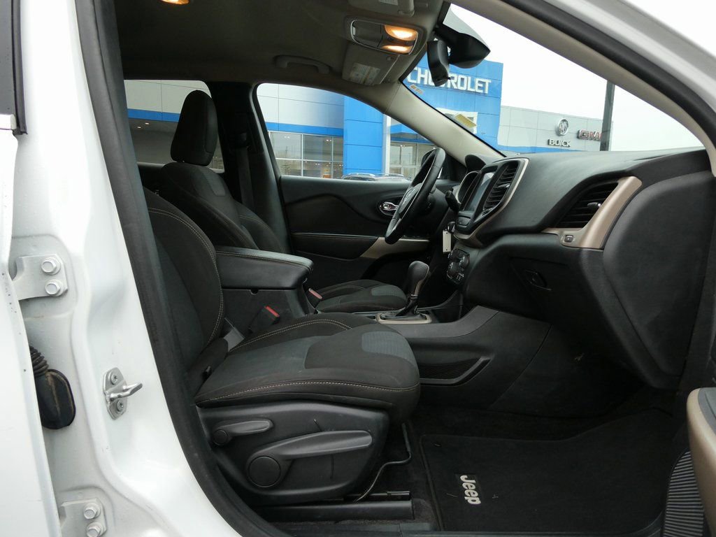 Used 2017 Jeep Cherokee Latitude w/ Safety/Convenience Group image 13