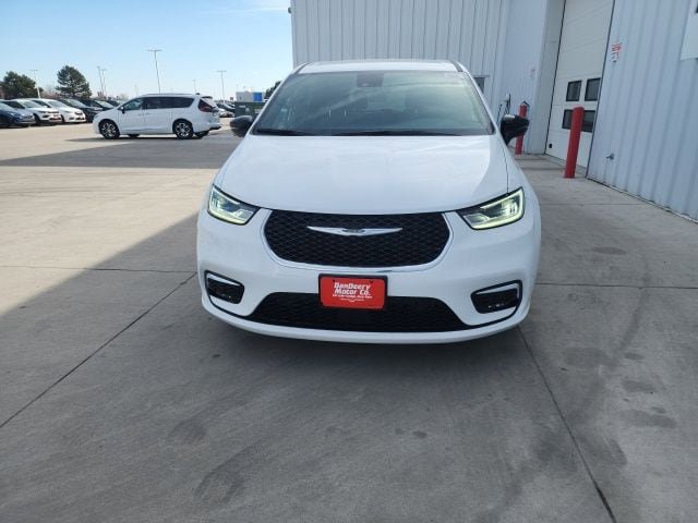 New 2026 Chrysler Pacifica Select image 7