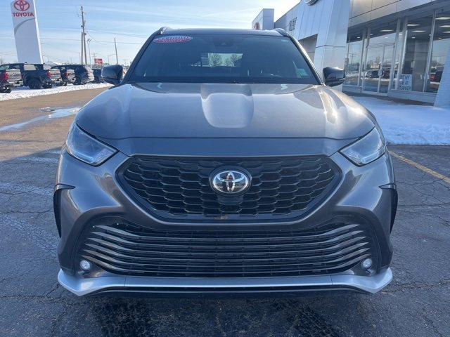 Used 2021 Toyota Highlander XSE image 2