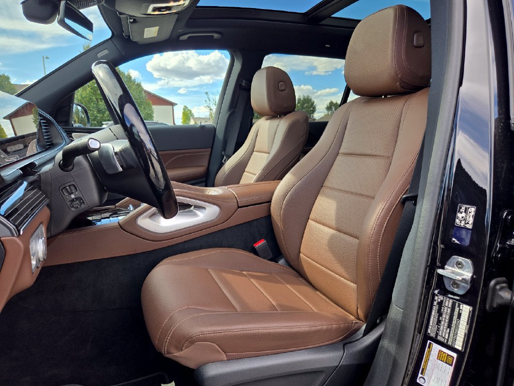 Used 2025 Mercedes-Benz GLS 450 4MATIC image 3