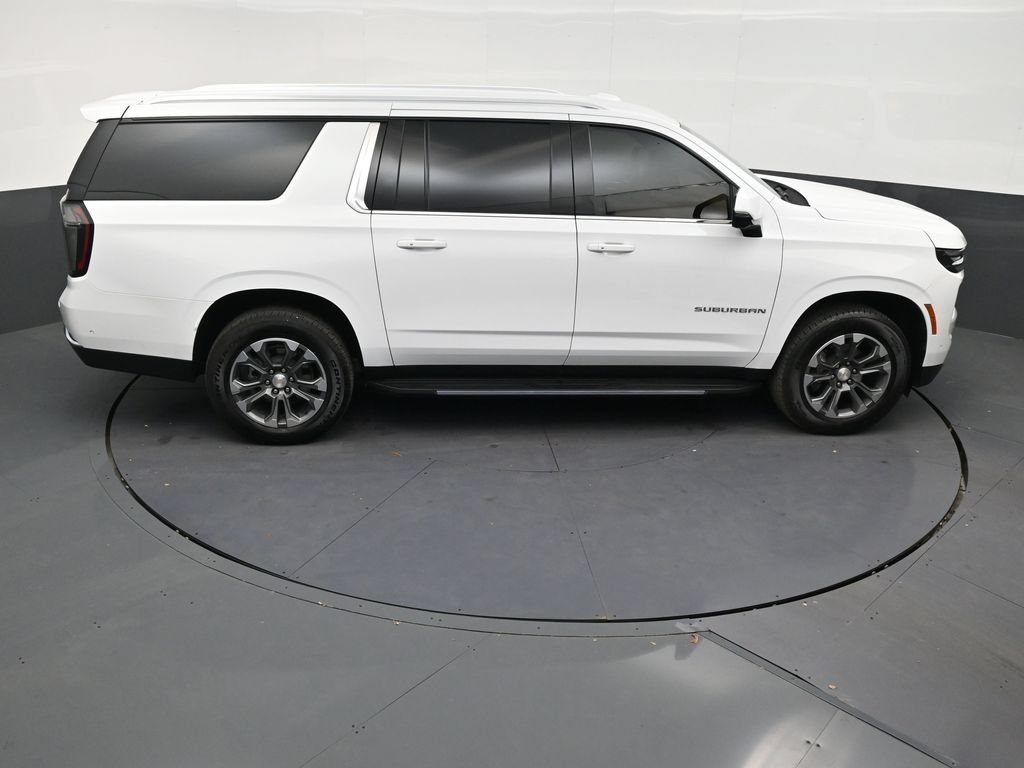 Used 2026 Chevrolet Suburban LT w/ Comfort Package RWD image 17