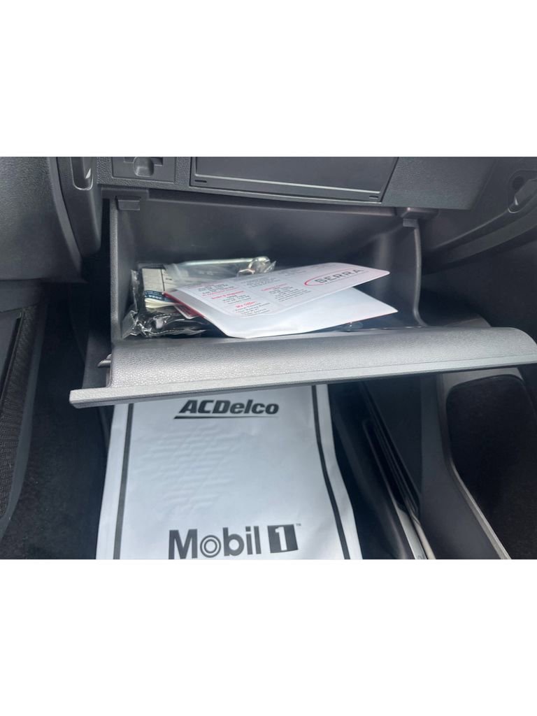 Used 2024 Volkswagen Tiguan SE R-Line image 33