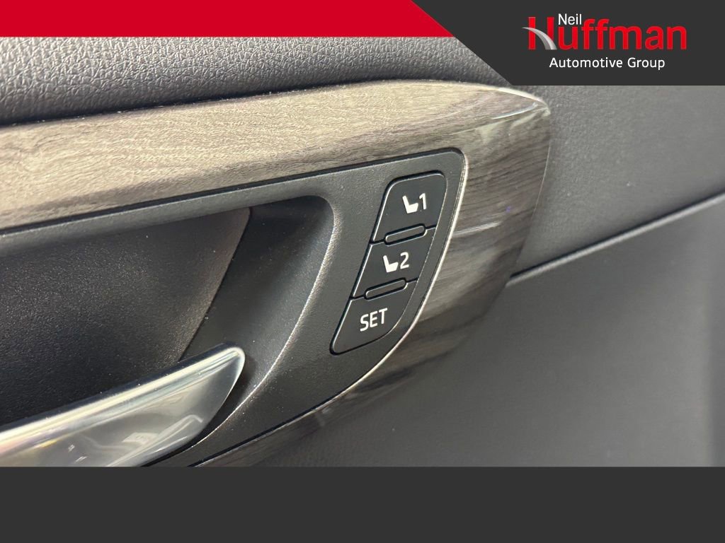 Used 2022 Toyota Highlander Limited AWD/4WD image 9