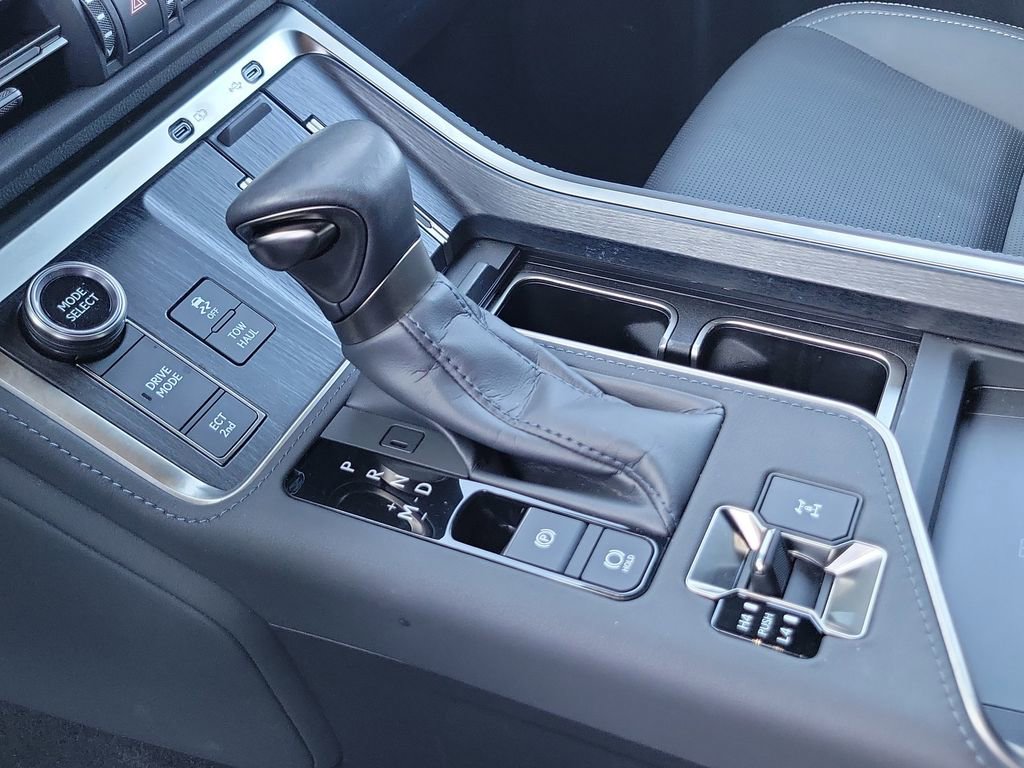 Used 2024 Lexus GX 550 w/ Accessory Package (31) image 12