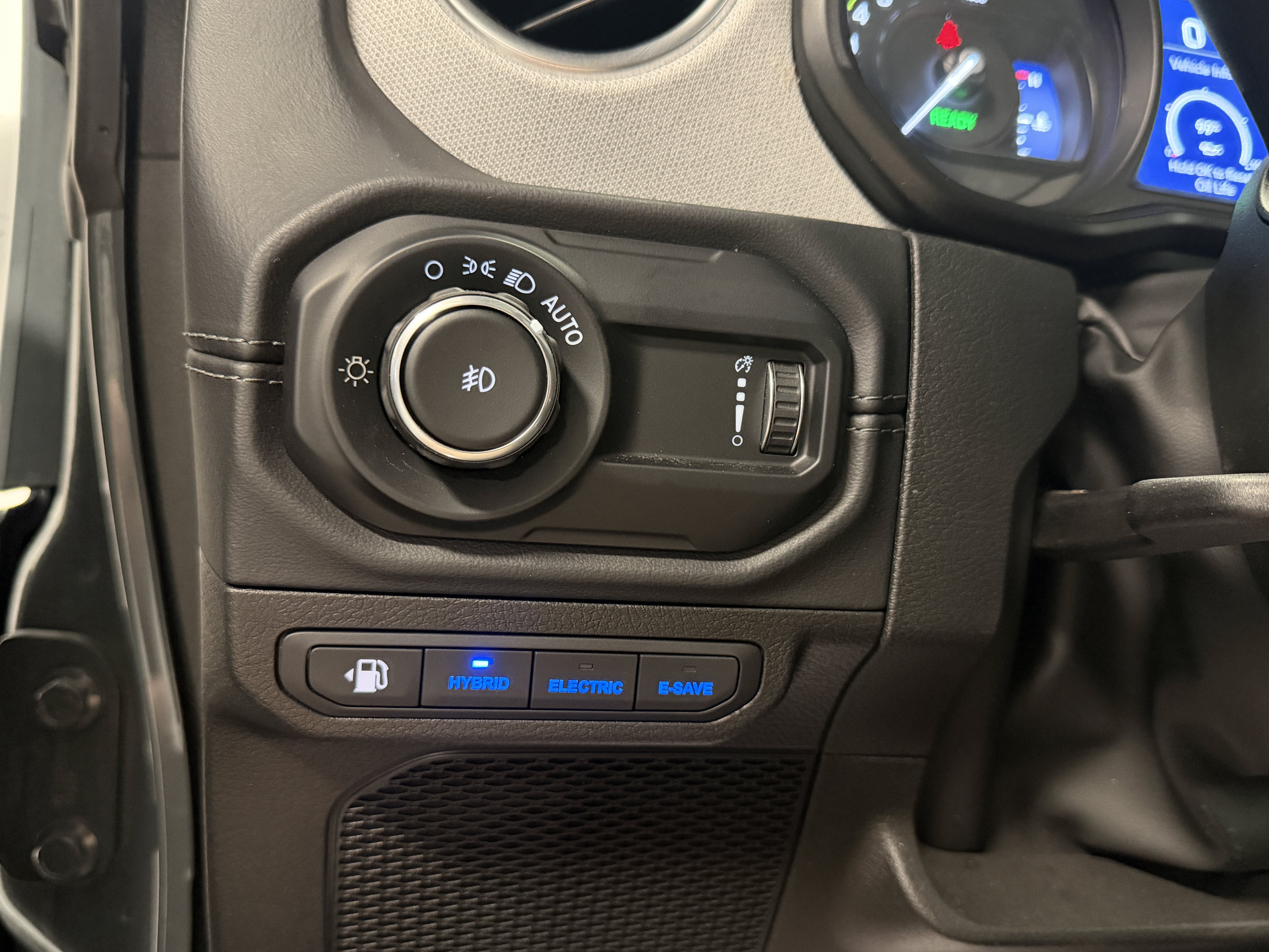 Used 2025 Jeep Wrangler Unlimited Sahara AWD/4WD image 15