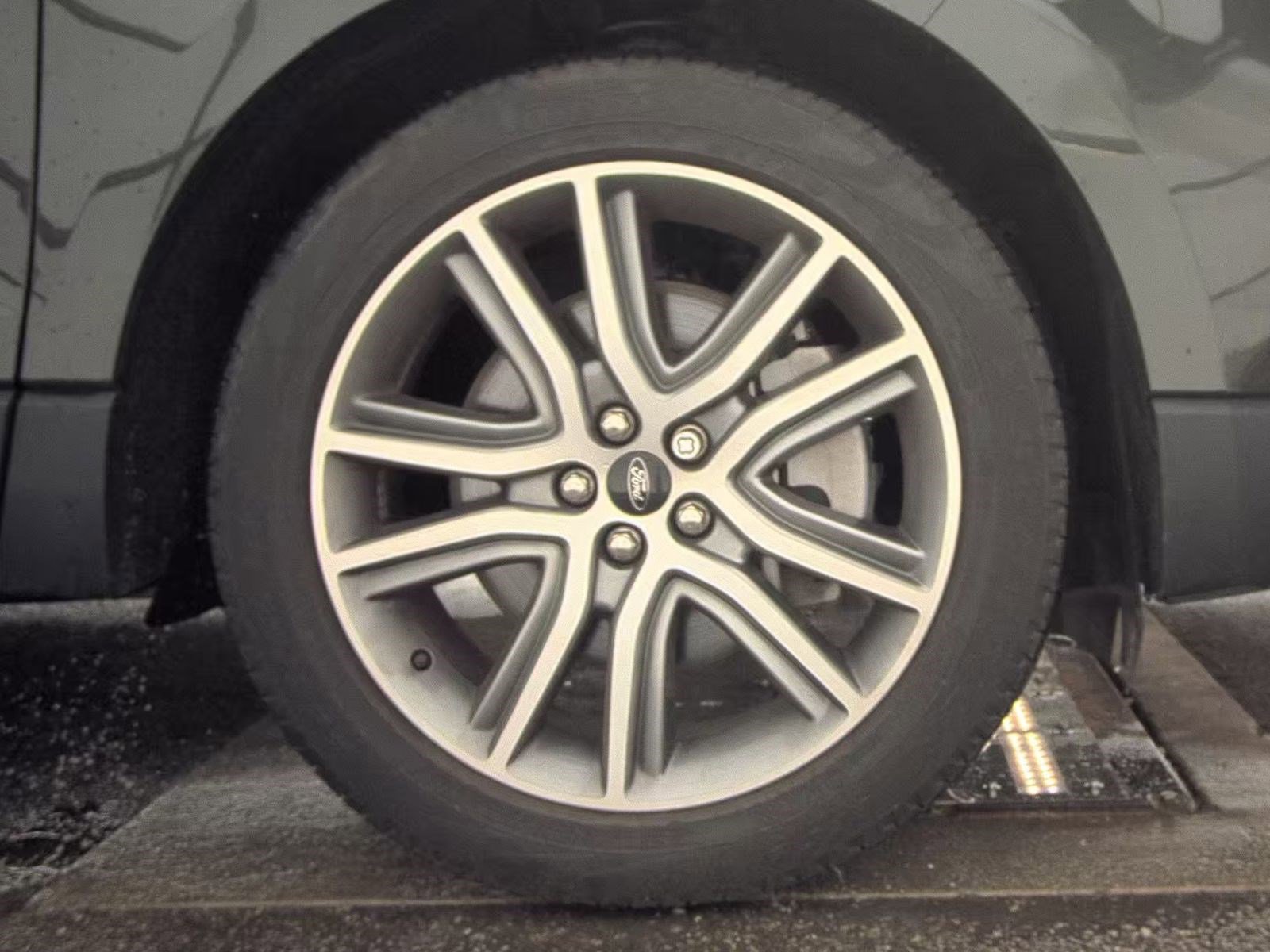 Used 2023 Ford Edge Titanium w/ Class II Trailer Tow Package AWD/4WD image 10