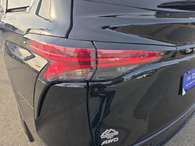 Used 2024 Toyota Sienna XSE AWD/4WD image 6