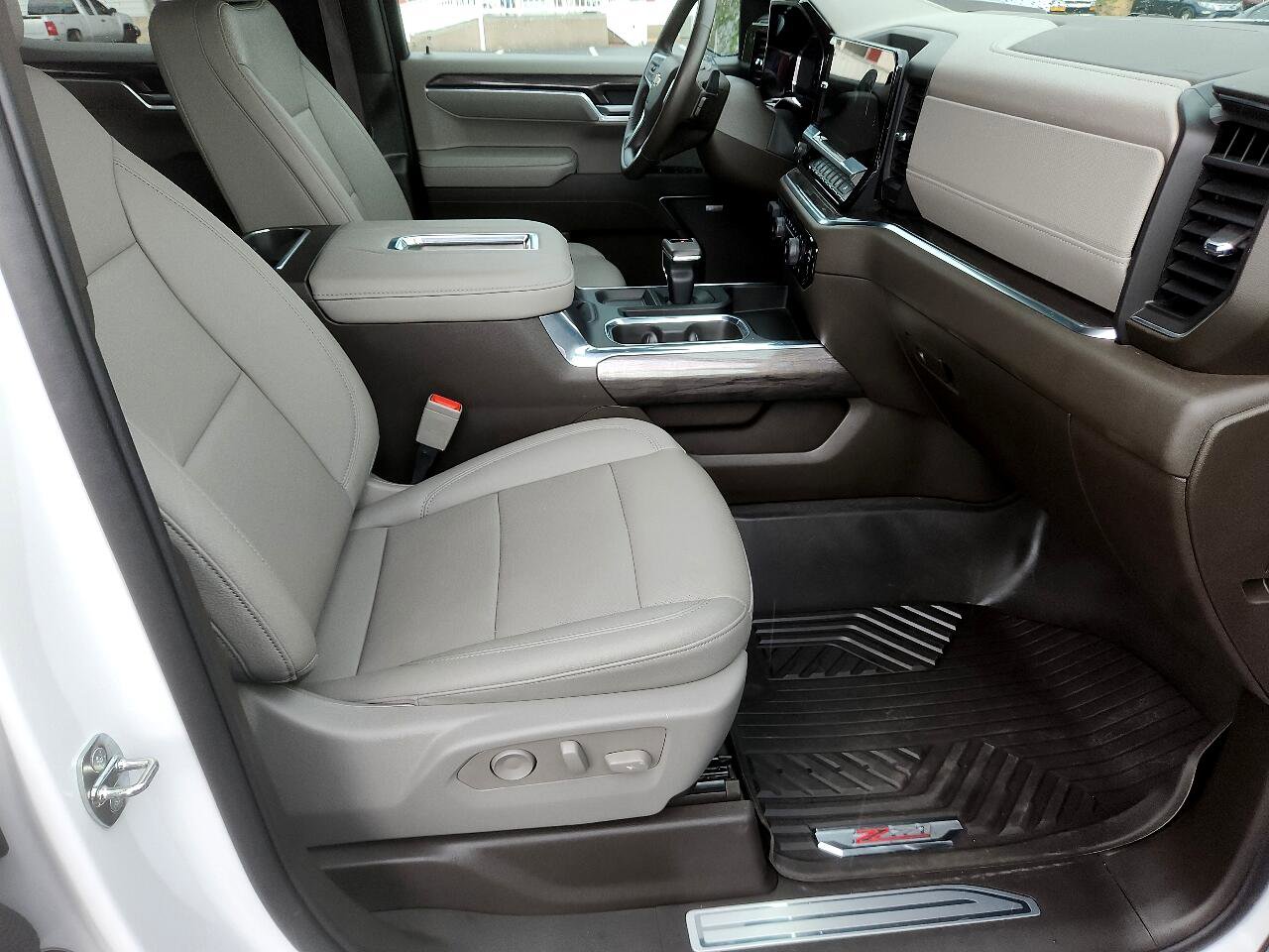 Used 2022 Chevrolet Silverado 1500 LTZ image 32