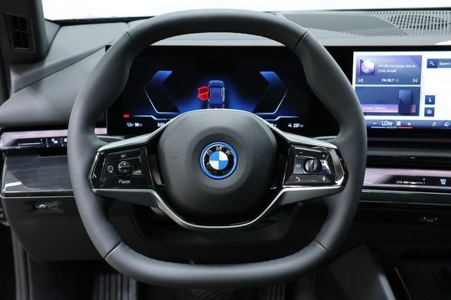 Used 2025 BMW i5 xDrive40 w/ Premium Package image 21
