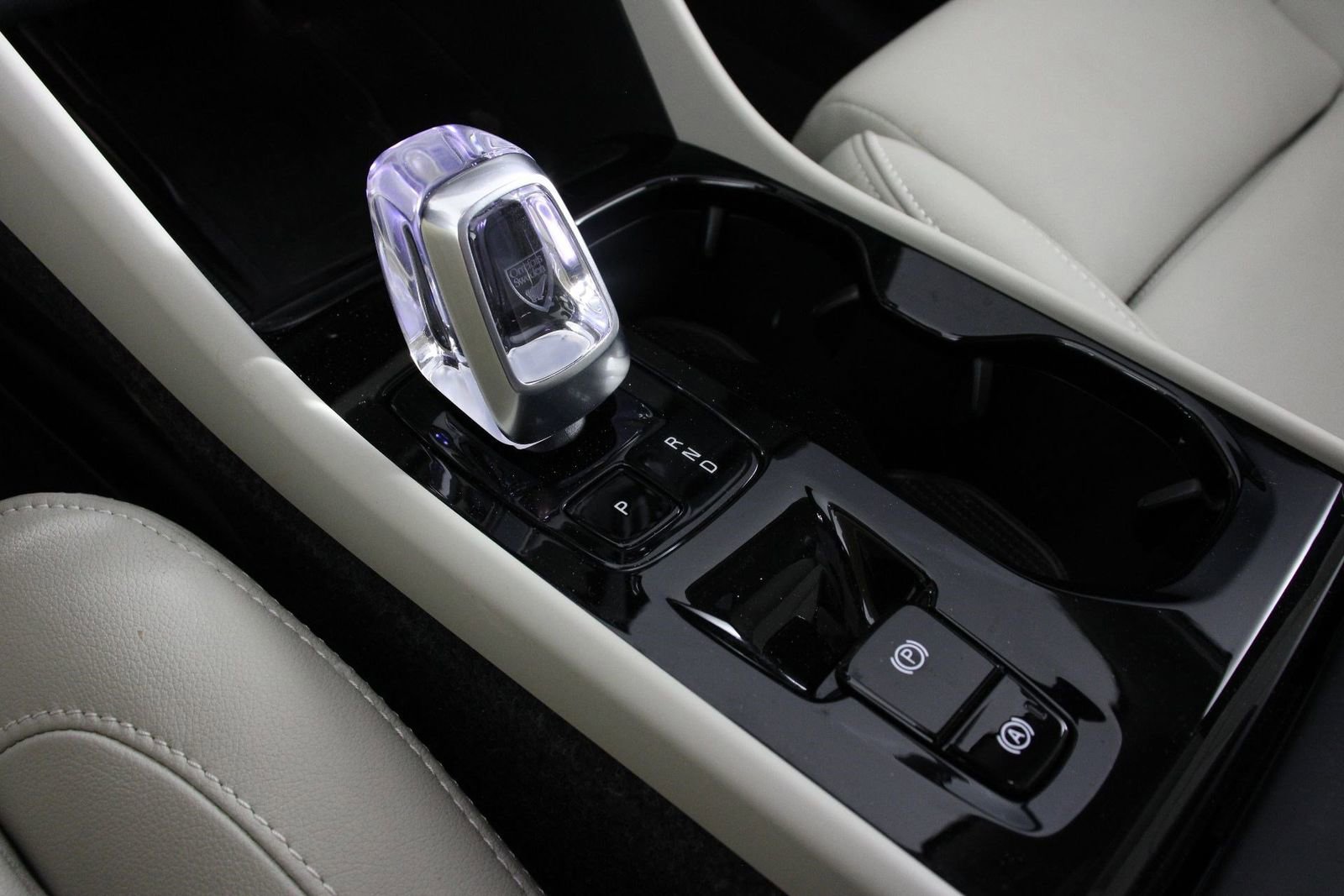 Used 2026 Volvo XC40 B5 Ultra w/ Climate Package image 15